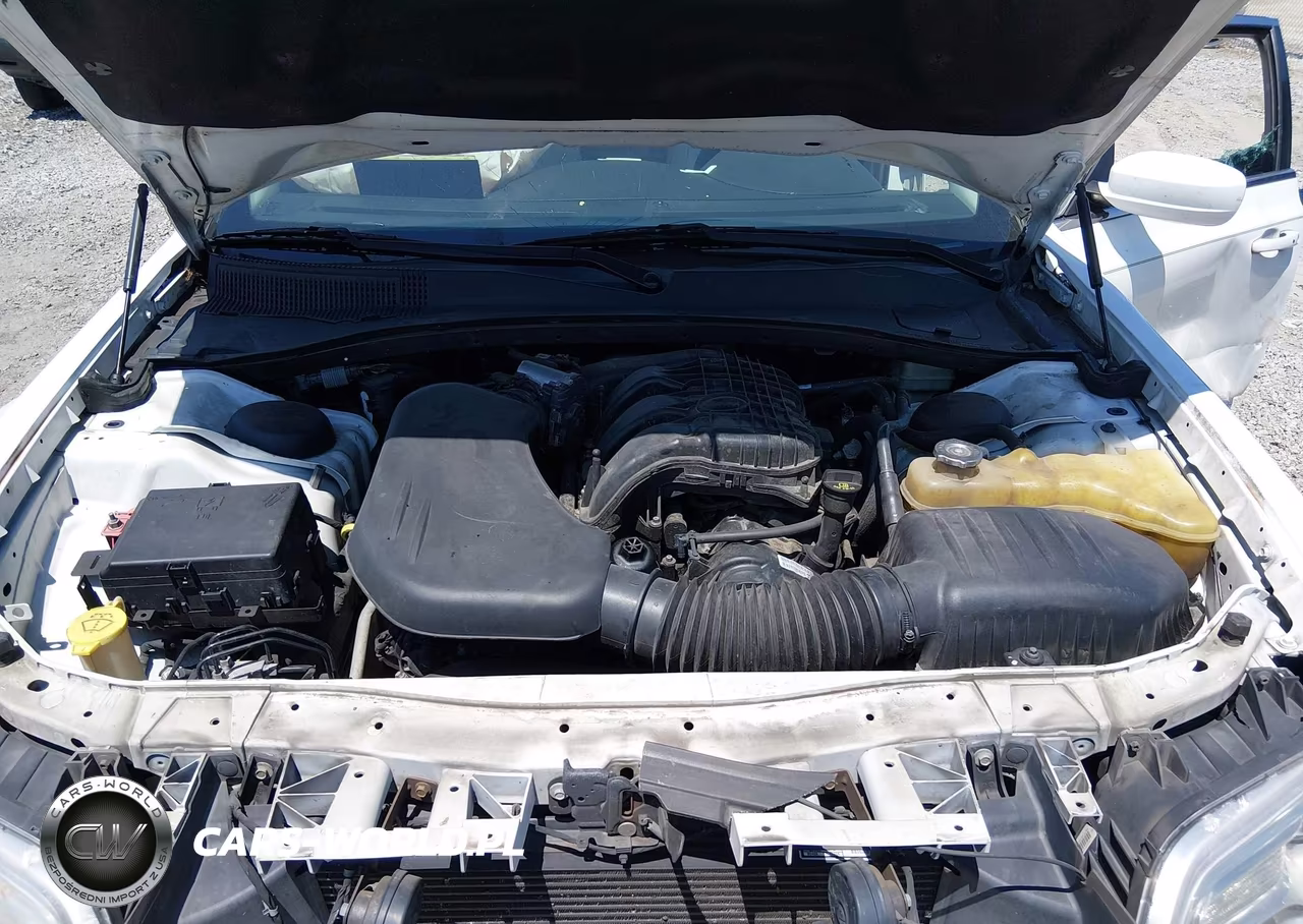 2015 Chrysler 300 Limited VIN:2C3CCAAG3FH872185 - 10