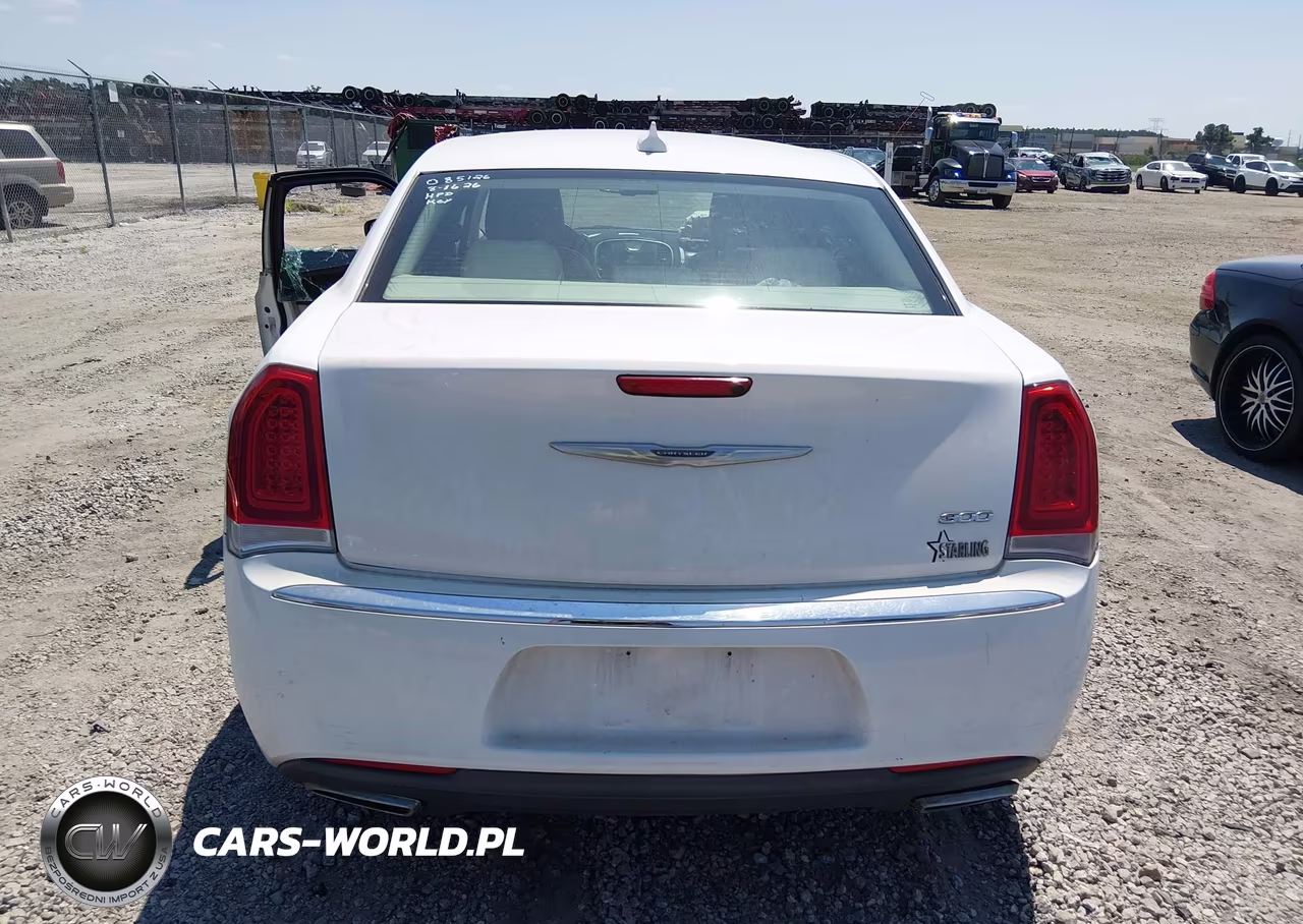 2015 Chrysler 300 Limited VIN:2C3CCAAG3FH872185 - 17