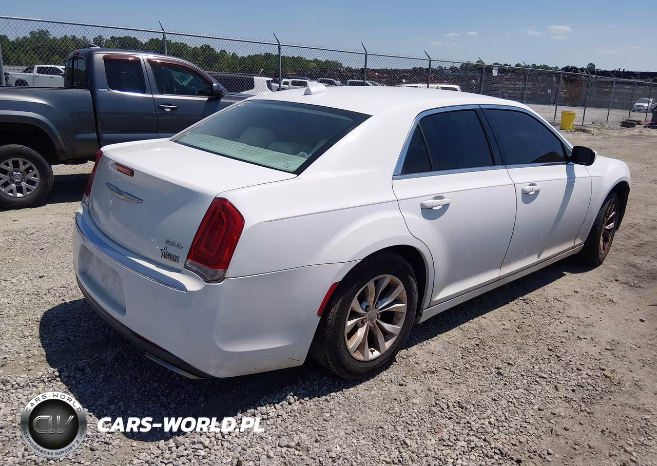 2015 Chrysler 300 Limited VIN:2C3CCAAG3FH872185 - 4