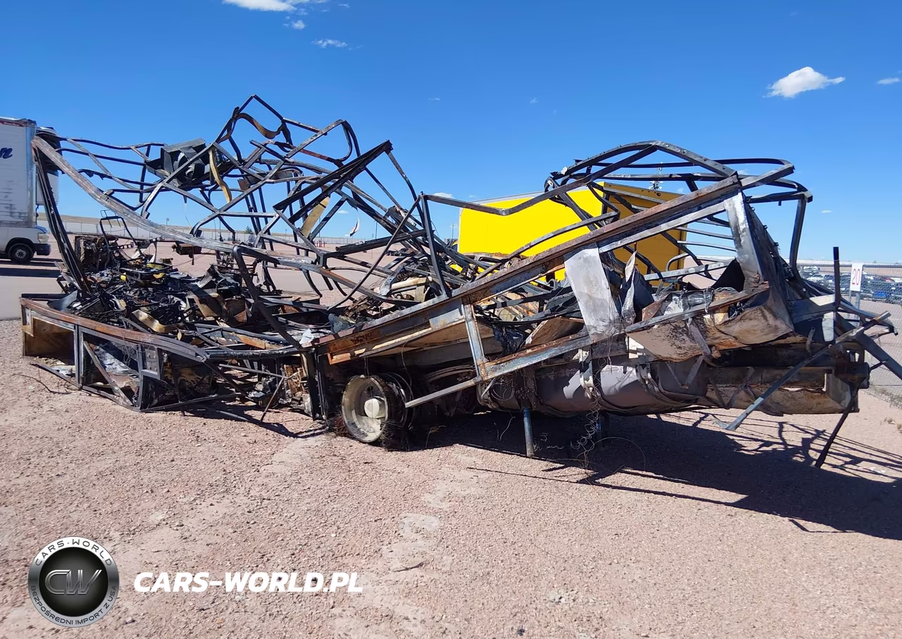1999 Ford F550 Super Duty Stripped Chass VIN:3FCMF53S0XJA05492 - 3