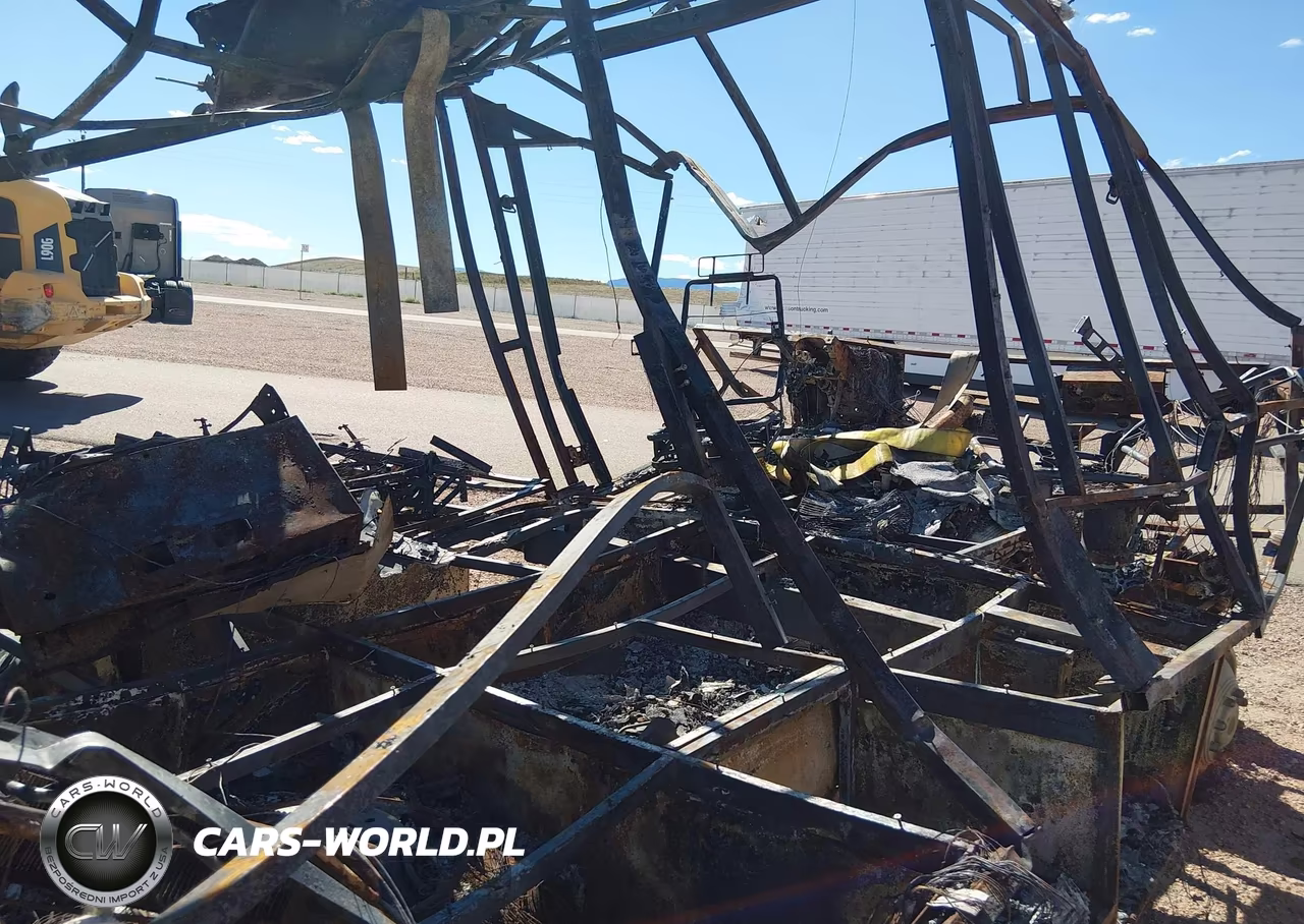 1999 Ford F550 Super Duty Stripped Chass VIN:3FCMF53S0XJA05492 - 5