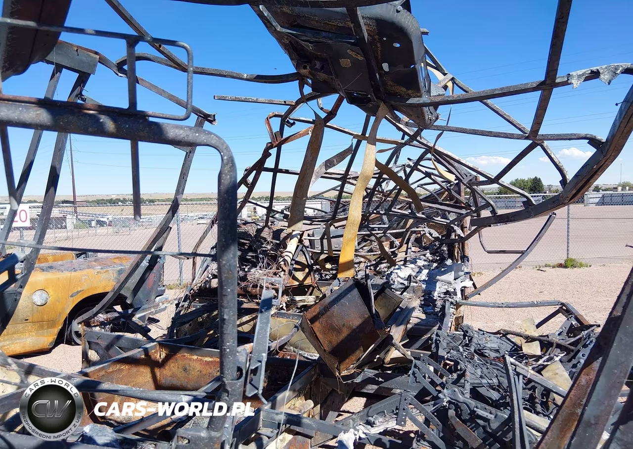 1999 Ford F550 Super Duty Stripped Chass VIN:3FCMF53S0XJA05492 - 8