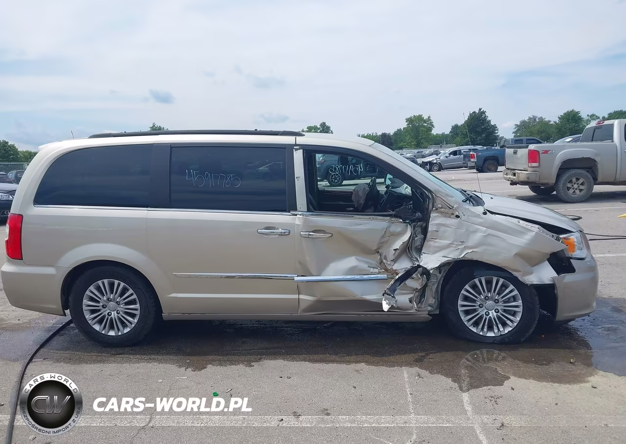 2015 Chrysler Town & Country Touring-L VIN:2C4RC1CG5FR676553 - 13