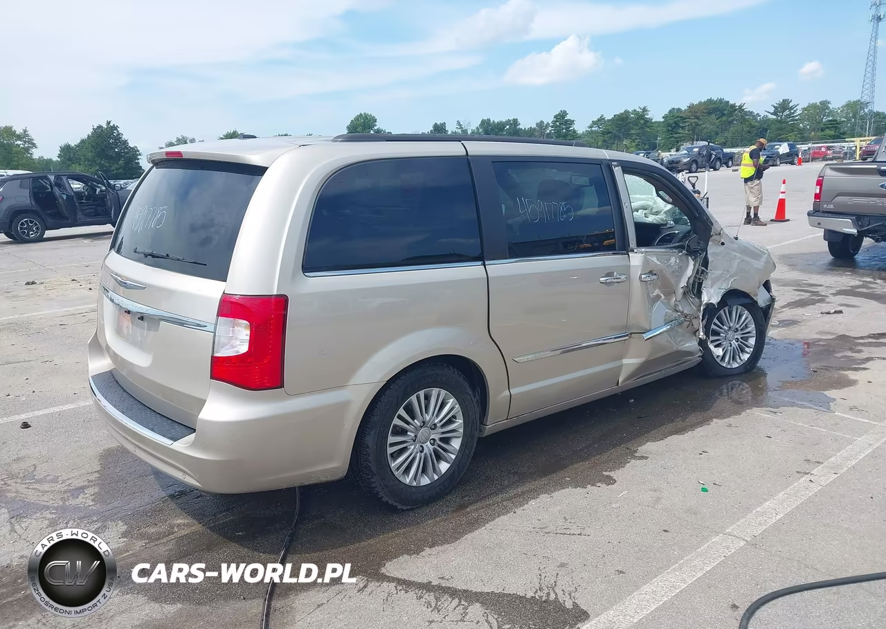 2015 Chrysler Town & Country Touring-L VIN:2C4RC1CG5FR676553 - 4