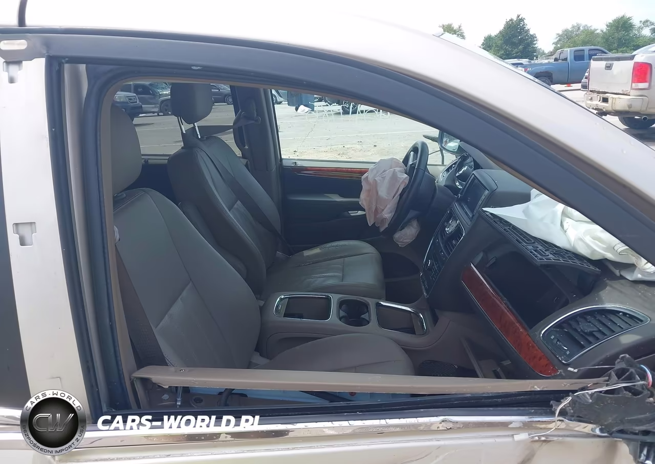 2015 Chrysler Town & Country Touring-L VIN:2C4RC1CG5FR676553 - 5