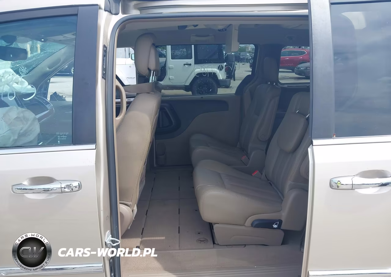 2015 Chrysler Town & Country Touring-L VIN:2C4RC1CG5FR676553 - 8