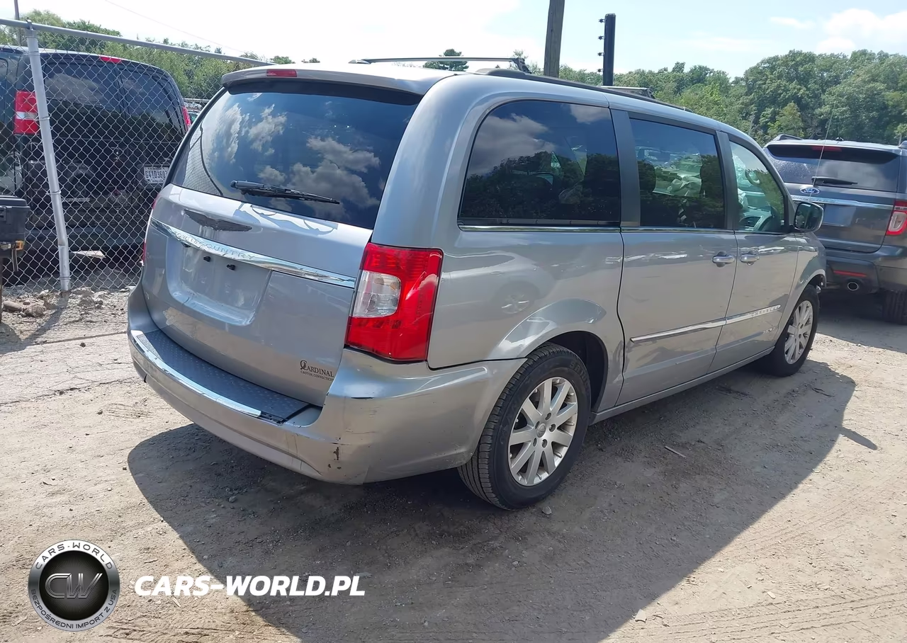 2016 Chrysler Town & Country Touring VIN:2C4RC1BG3GR302042 - 4