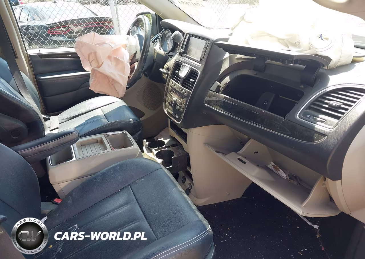2016 Chrysler Town & Country Touring VIN:2C4RC1BG3GR302042 - 5