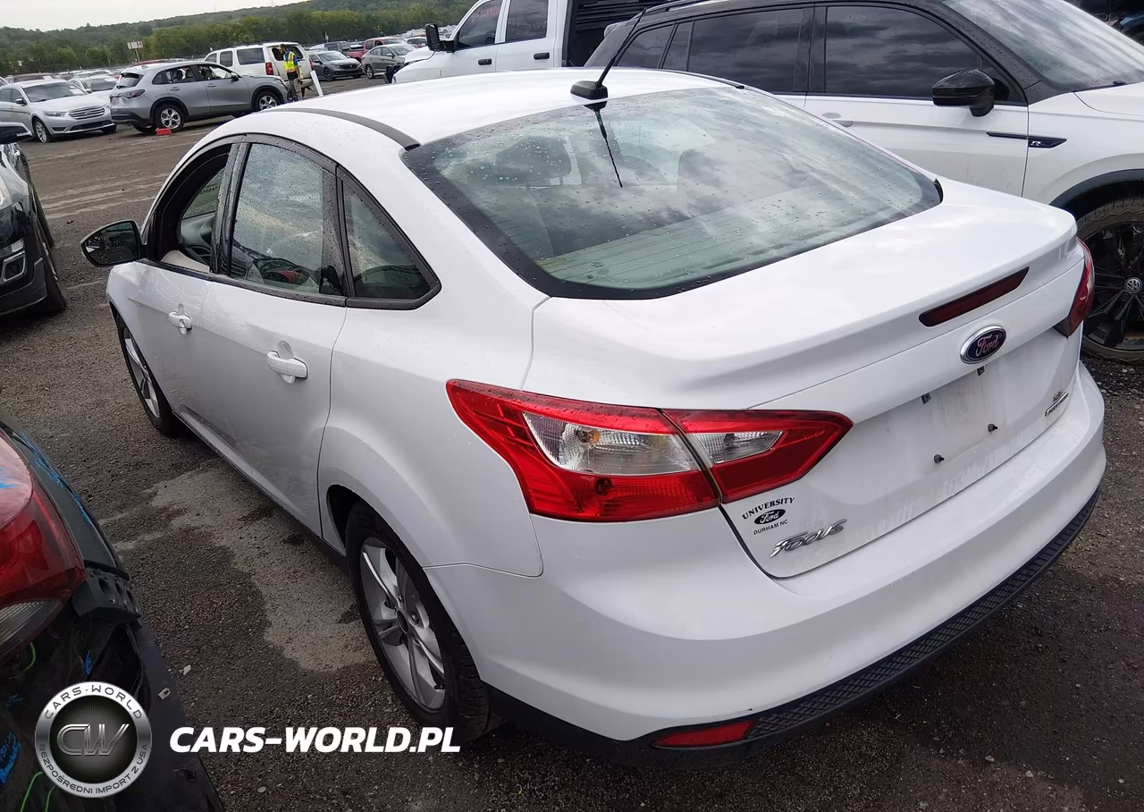 2014 Ford Focus Se VIN:1FADP3F28EL402741 - 3