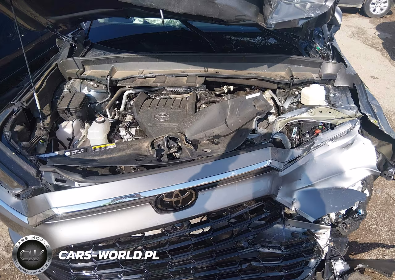 2025 Toyota Grand Highlander Platinum VIN:5TDAAAB55SS085210 - 10