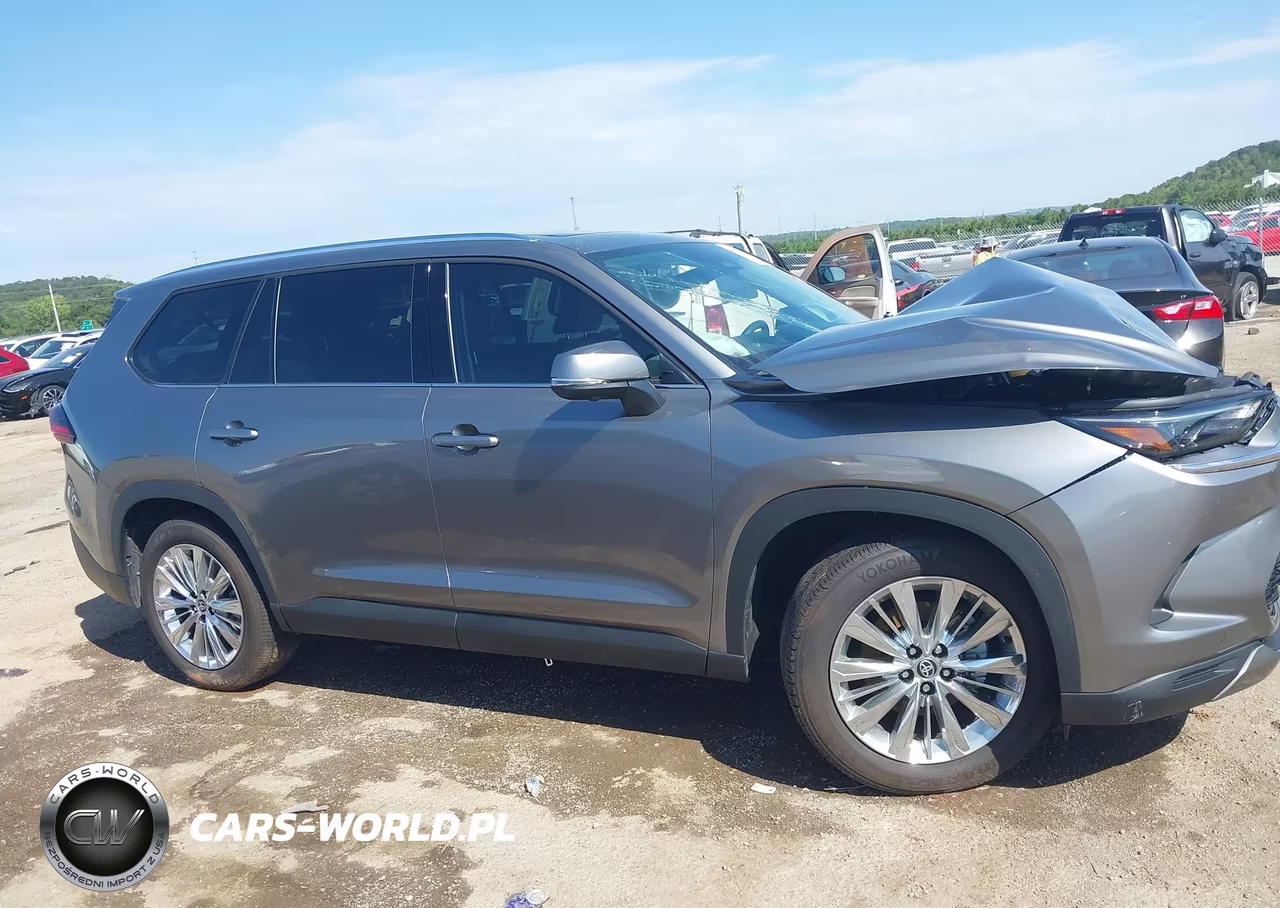 2025 Toyota Grand Highlander Platinum VIN:5TDAAAB55SS085210 - 13