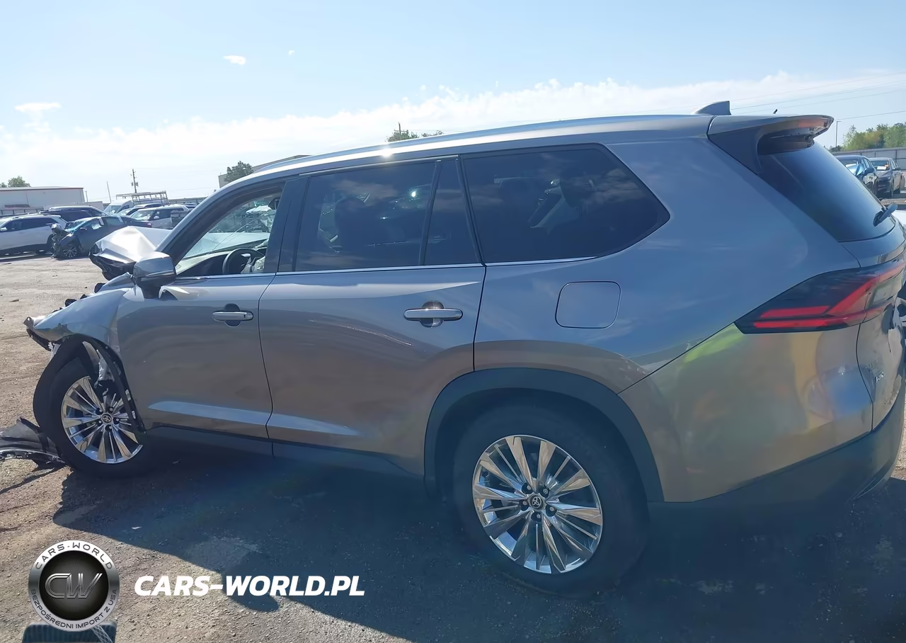 2025 Toyota Grand Highlander Platinum VIN:5TDAAAB55SS085210 - 14