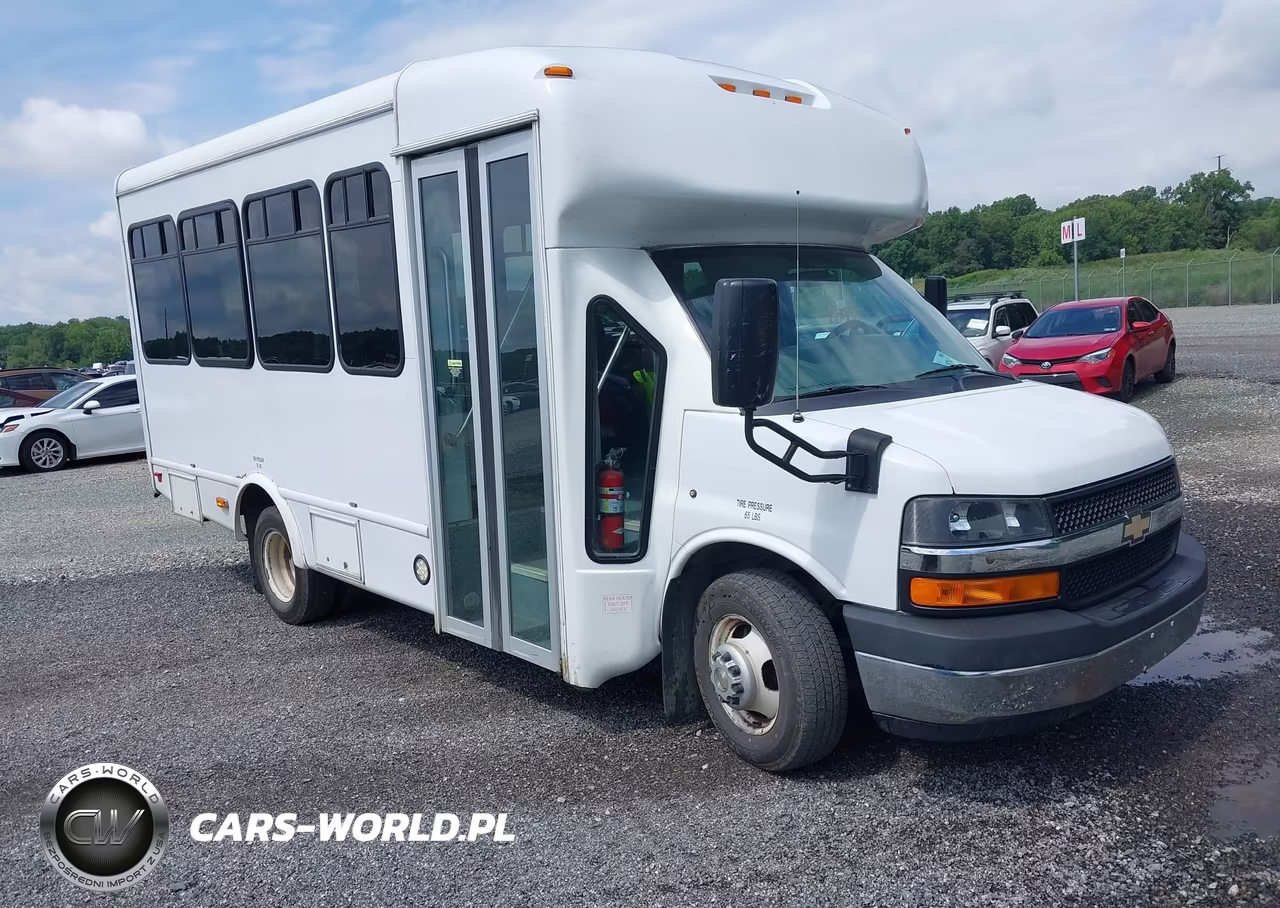2015 Chevrolet Express Cutaway 3500 Diesel – zdjęcie 1 z 21