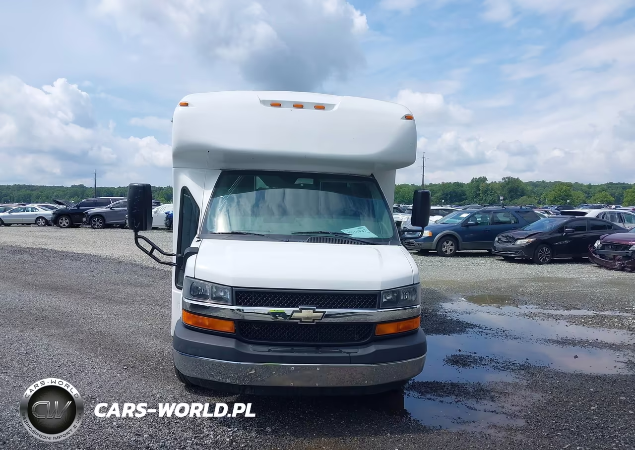 2015 Chevrolet Express Cutaway 3500 Diesel VIN:1GB3G2BL4F1160708 - 17