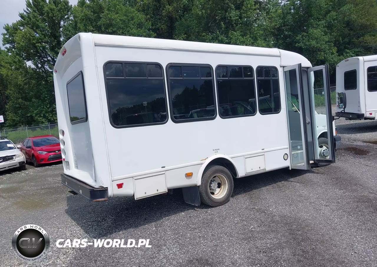 2015 Chevrolet Express Cutaway 3500 Diesel VIN:1GB3G2BL4F1160708 - 4