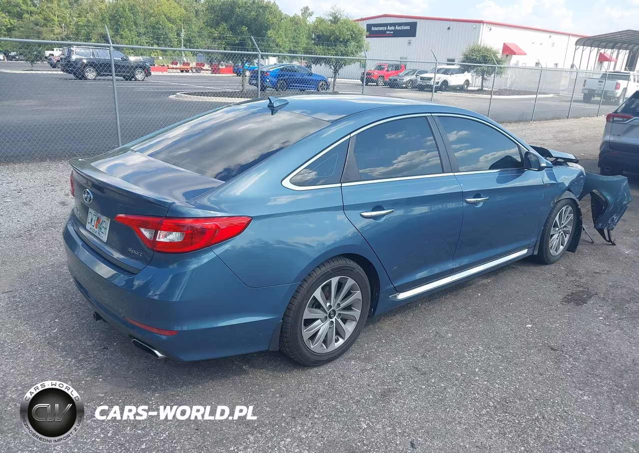 2015 Hyundai Sonata Sport VIN:5NPE34AF2FH241190 - 4