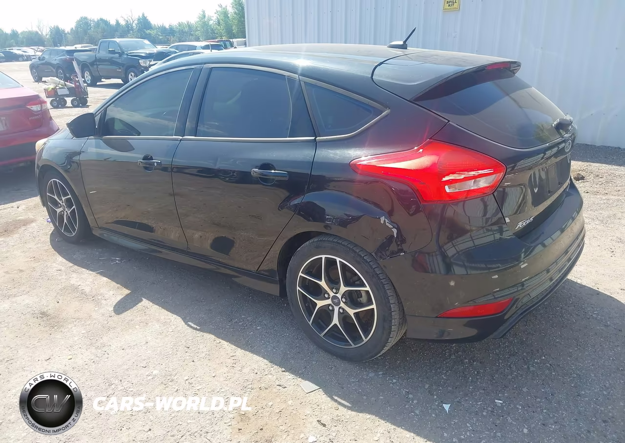 2015 Ford Focus Se VIN:1FADP3K23FL230870 - 3