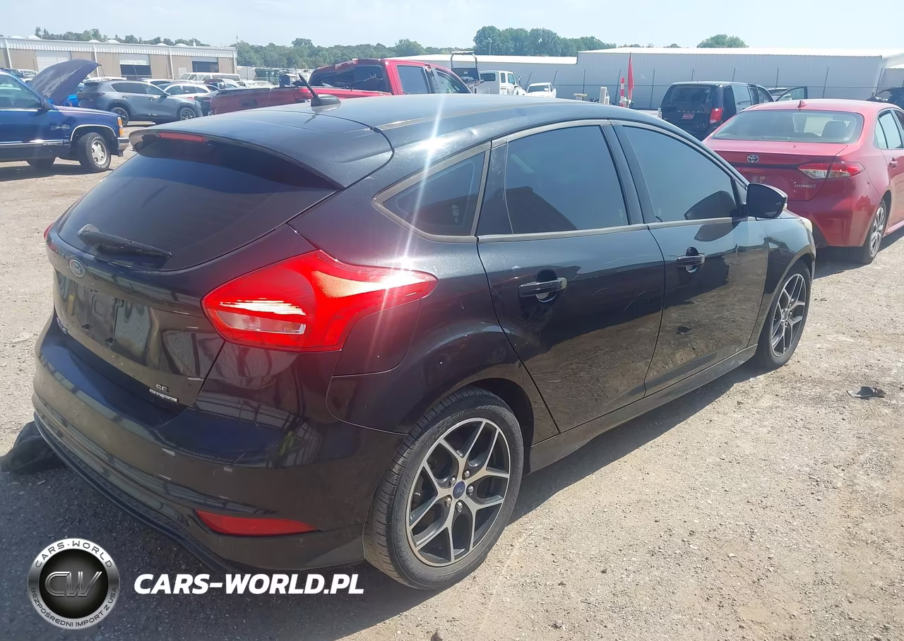 2015 Ford Focus Se VIN:1FADP3K23FL230870 - 4
