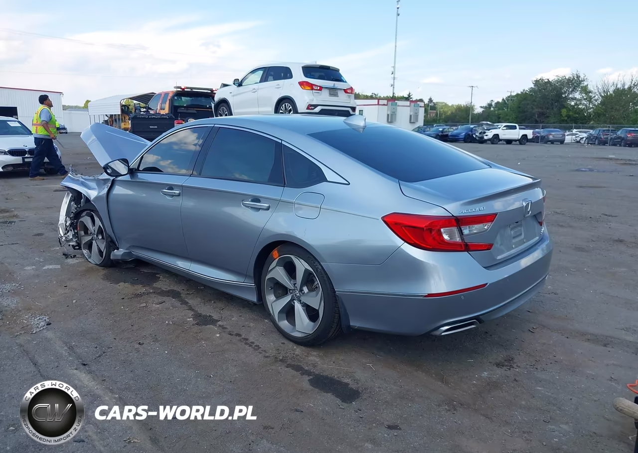 2018 Honda Accord Touring 2.0T VIN:1HGCV2F95JA049918 - 3