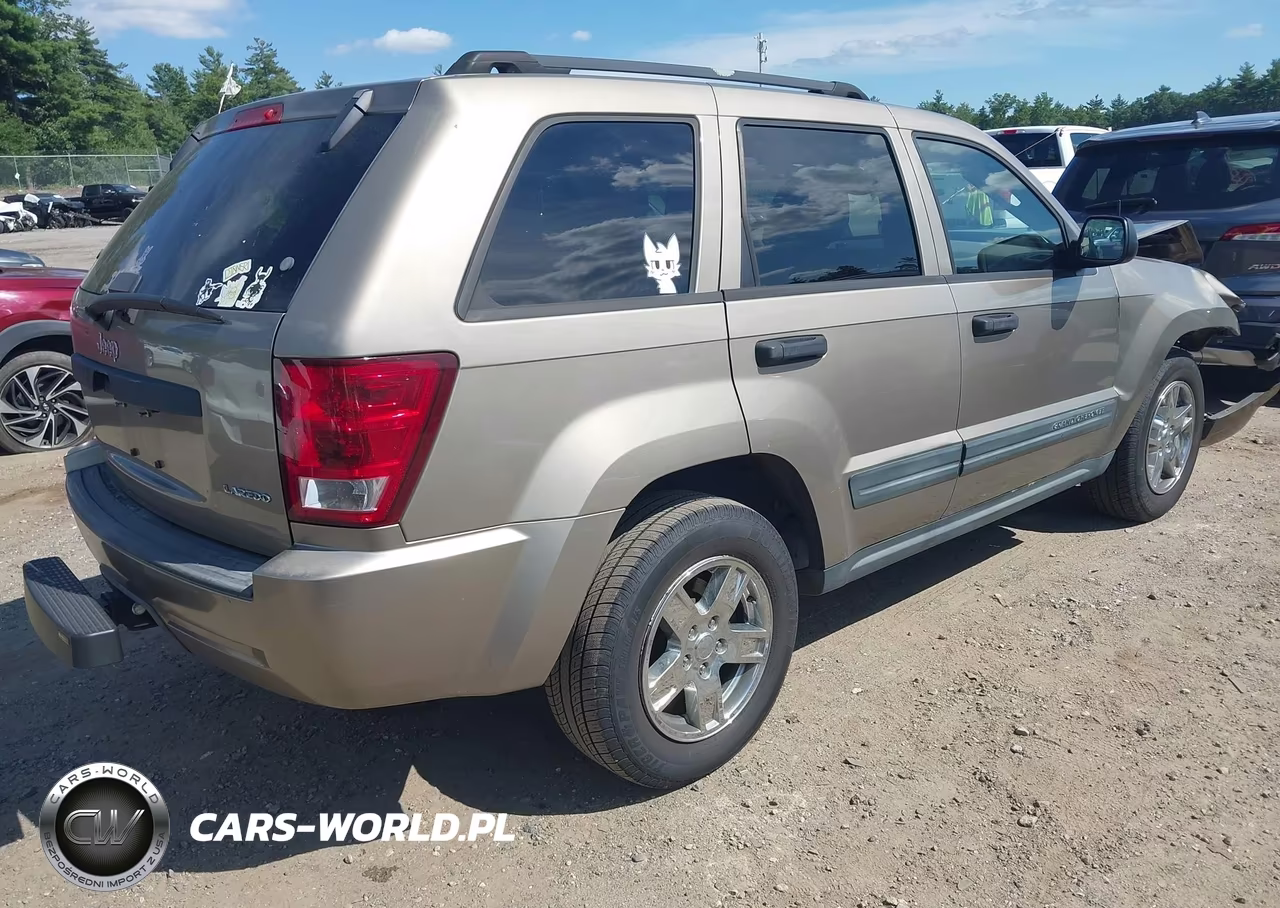 2005 Jeep Grand Cherokee Laredo VIN:1J8HS48N75C566501 - 4