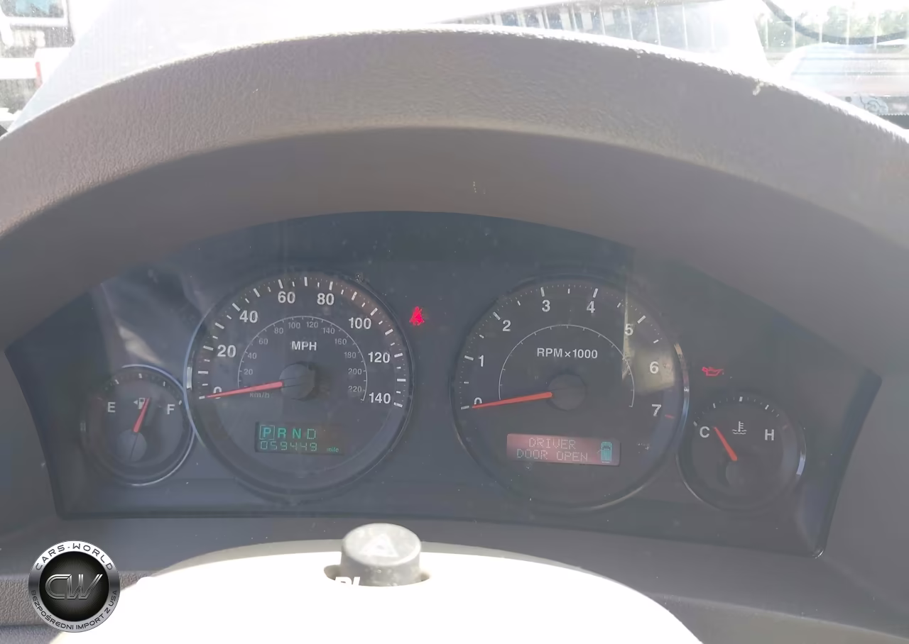 2005 Jeep Grand Cherokee Laredo VIN:1J8HS48N75C566501 - 7