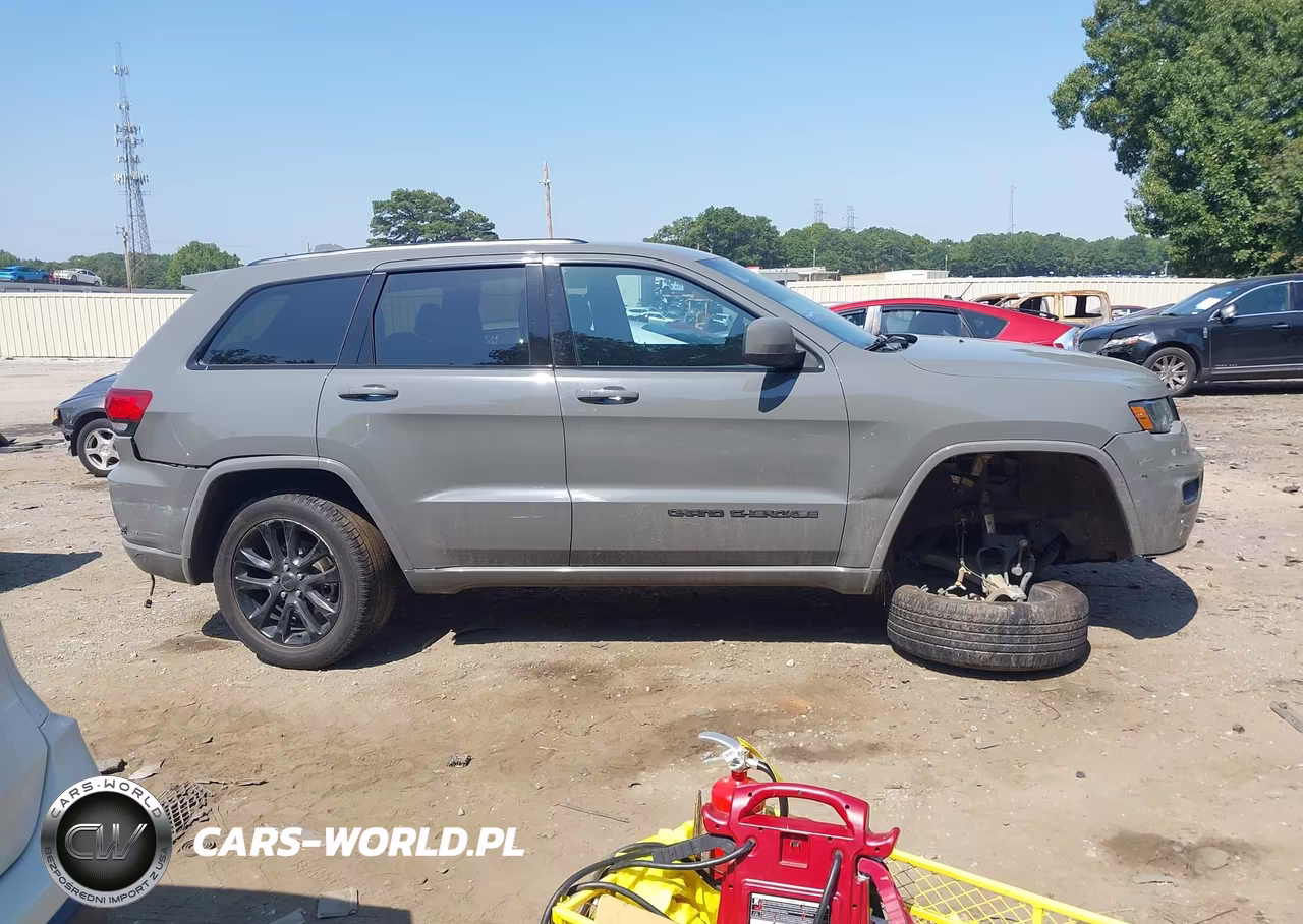 2020 Jeep Grand Cherokee Altitude 4X2 VIN:1C4RJEAG0LC440736 - 13