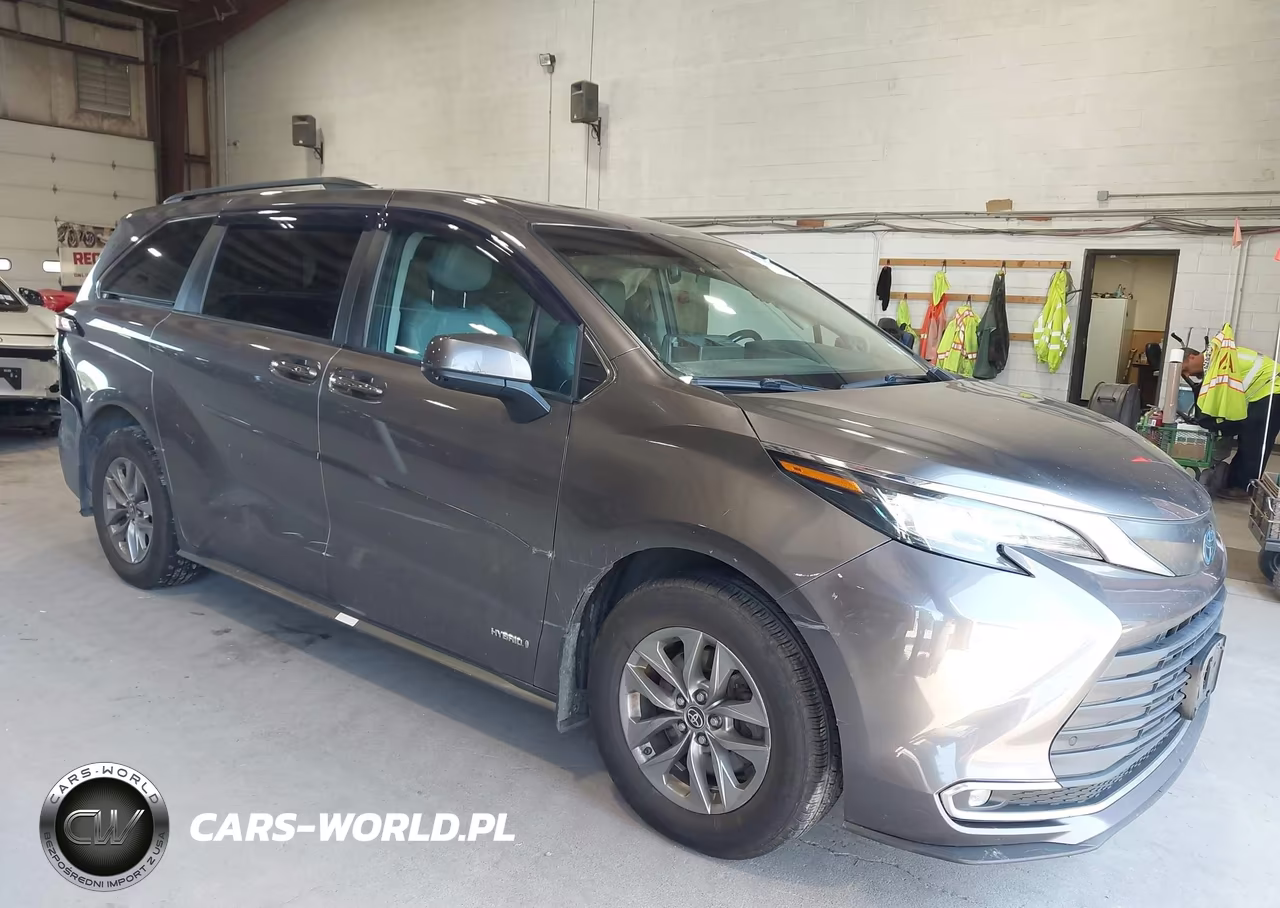 2021 Toyota Sienna Xle