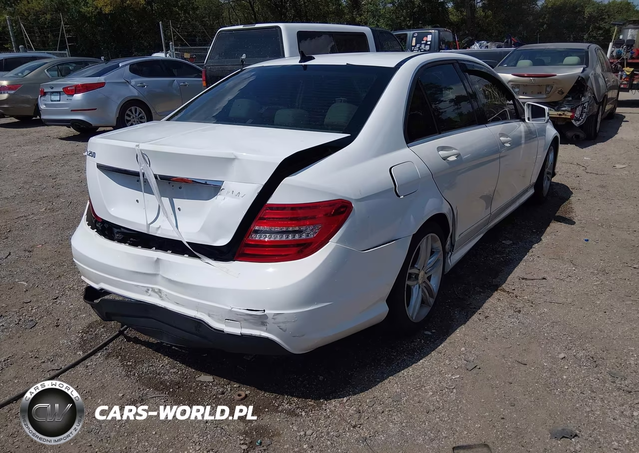 2014 Mercedes-Benz C 250 Sport VIN:WDDGF4HB2ER312954 - 4