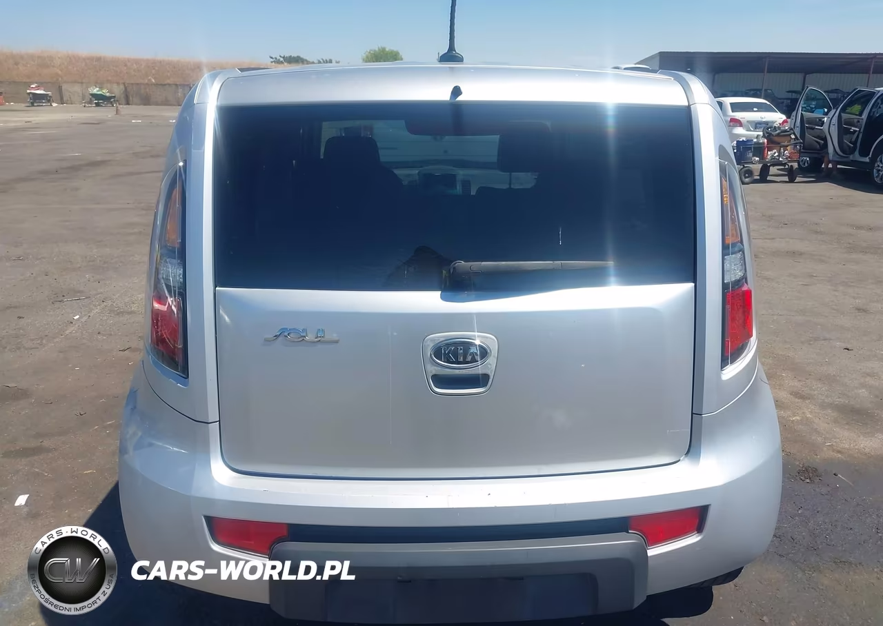 2011 Kia Soul + VIN:KNDJT2A28B7272765 - 16