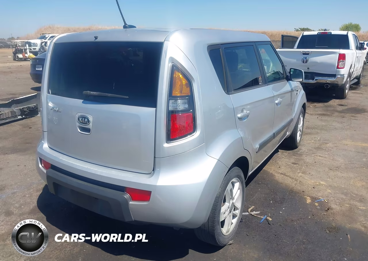 2011 Kia Soul + VIN:KNDJT2A28B7272765 - 4