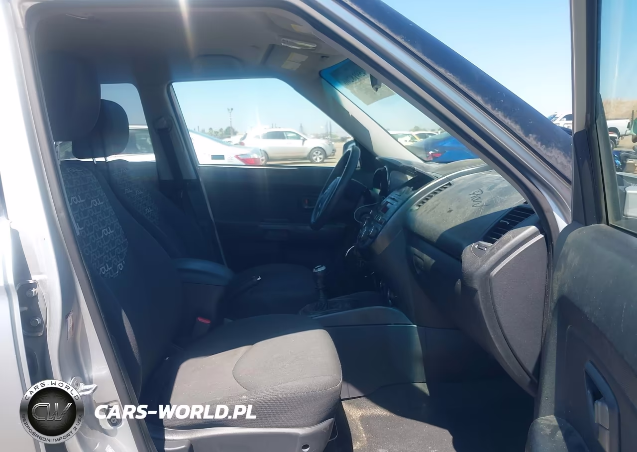 2011 Kia Soul + VIN:KNDJT2A28B7272765 - 5