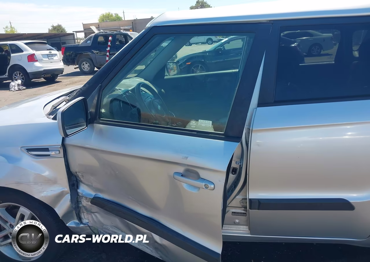2011 Kia Soul + VIN:KNDJT2A28B7272765 - 6