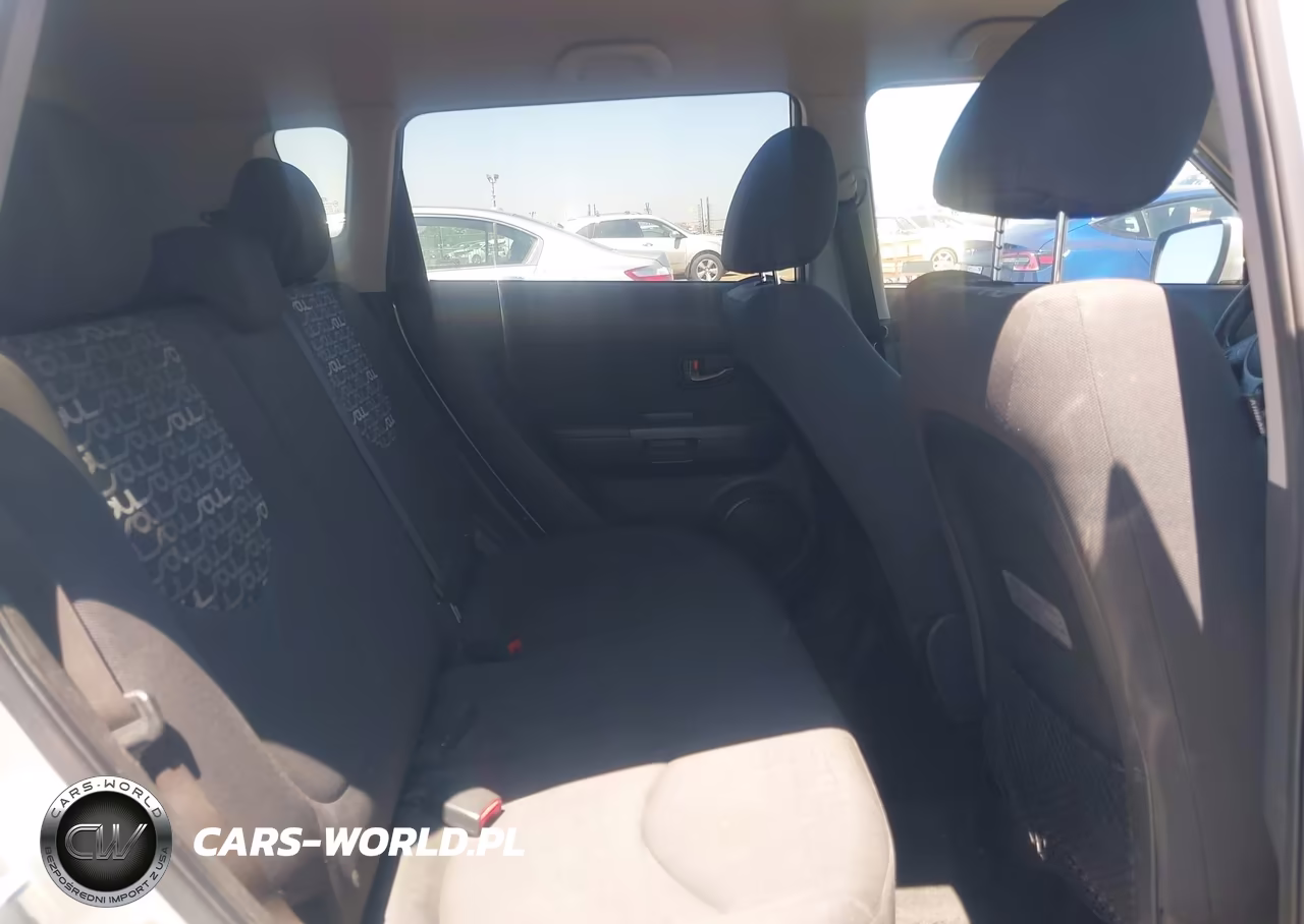 2011 Kia Soul + VIN:KNDJT2A28B7272765 - 8