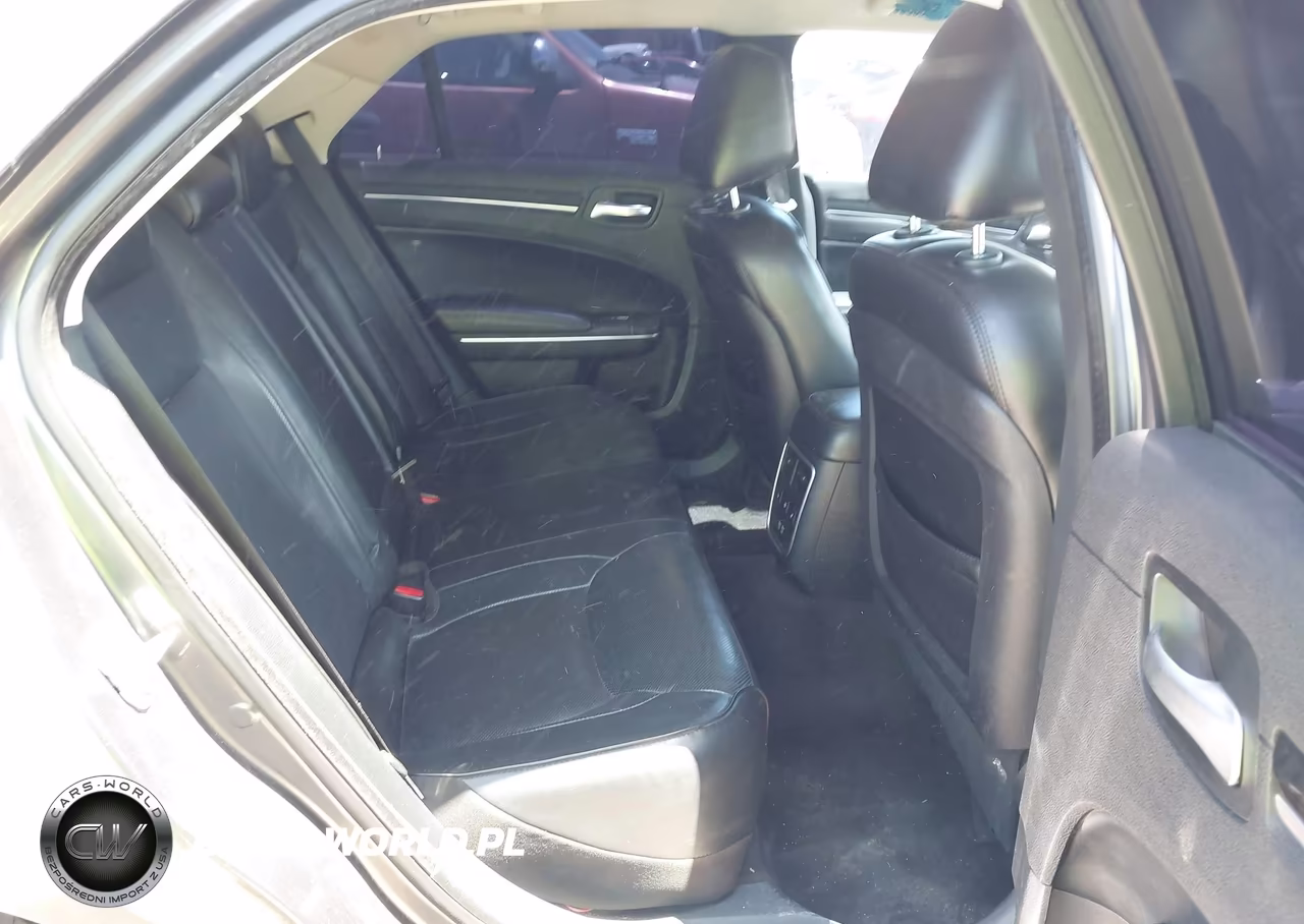 2017 Chrysler 300C VIN:2C3CCAEG7HH662637 - 8