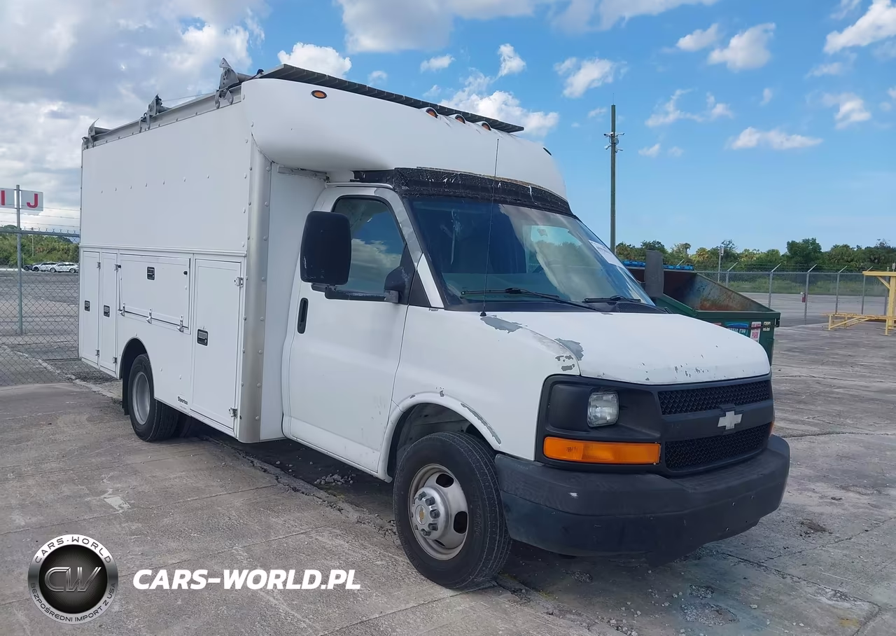 2005 Chevrolet Express Cutaway Base W-C7L-C7N