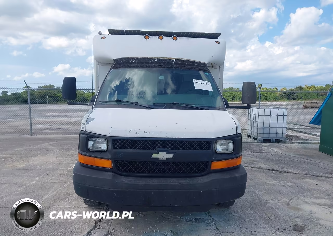 2005 Chevrolet Express Cutaway Base W-C7L-C7N VIN:1GBJG31U551154681 - 12