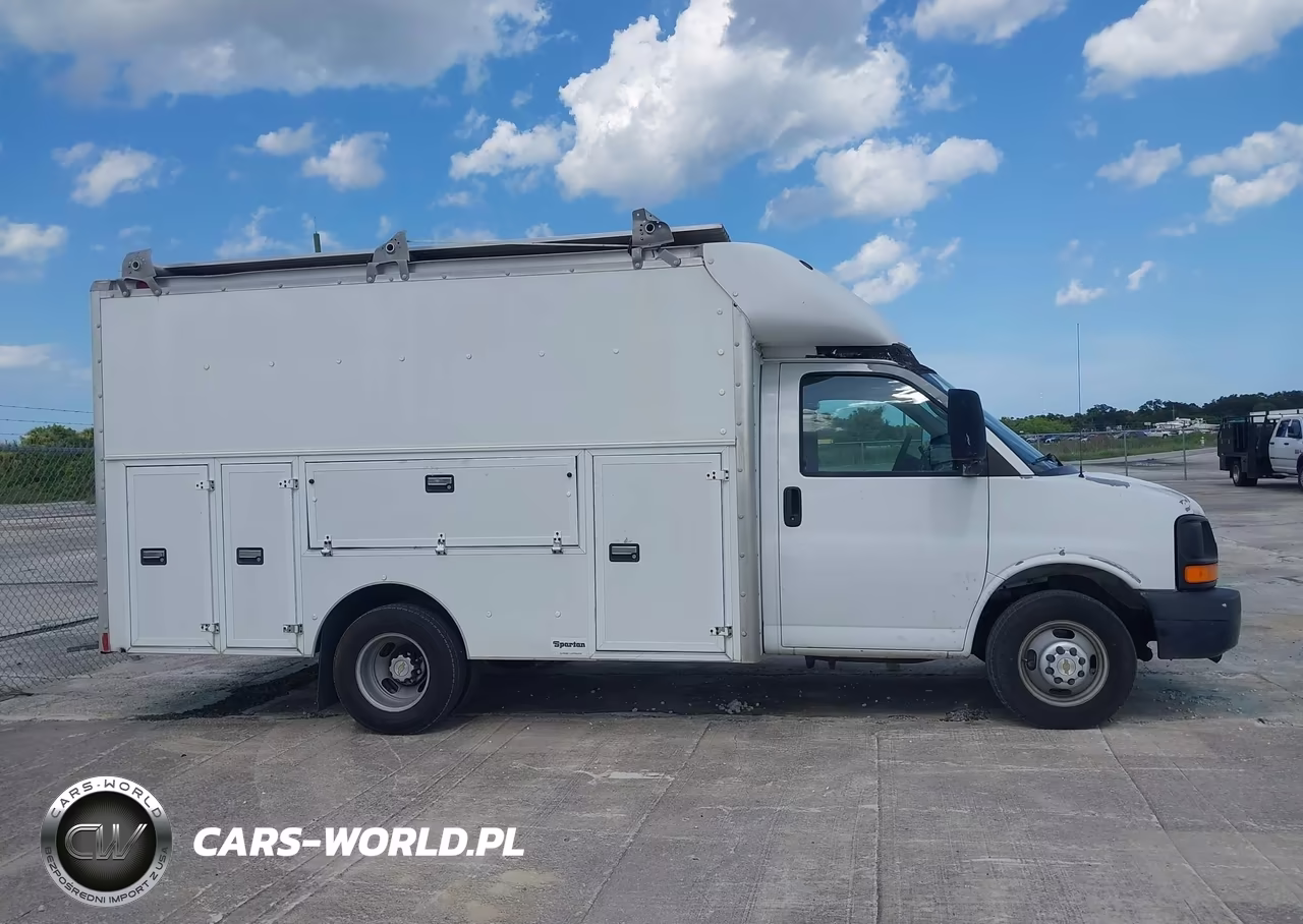 2005 Chevrolet Express Cutaway Base W-C7L-C7N VIN:1GBJG31U551154681 - 13