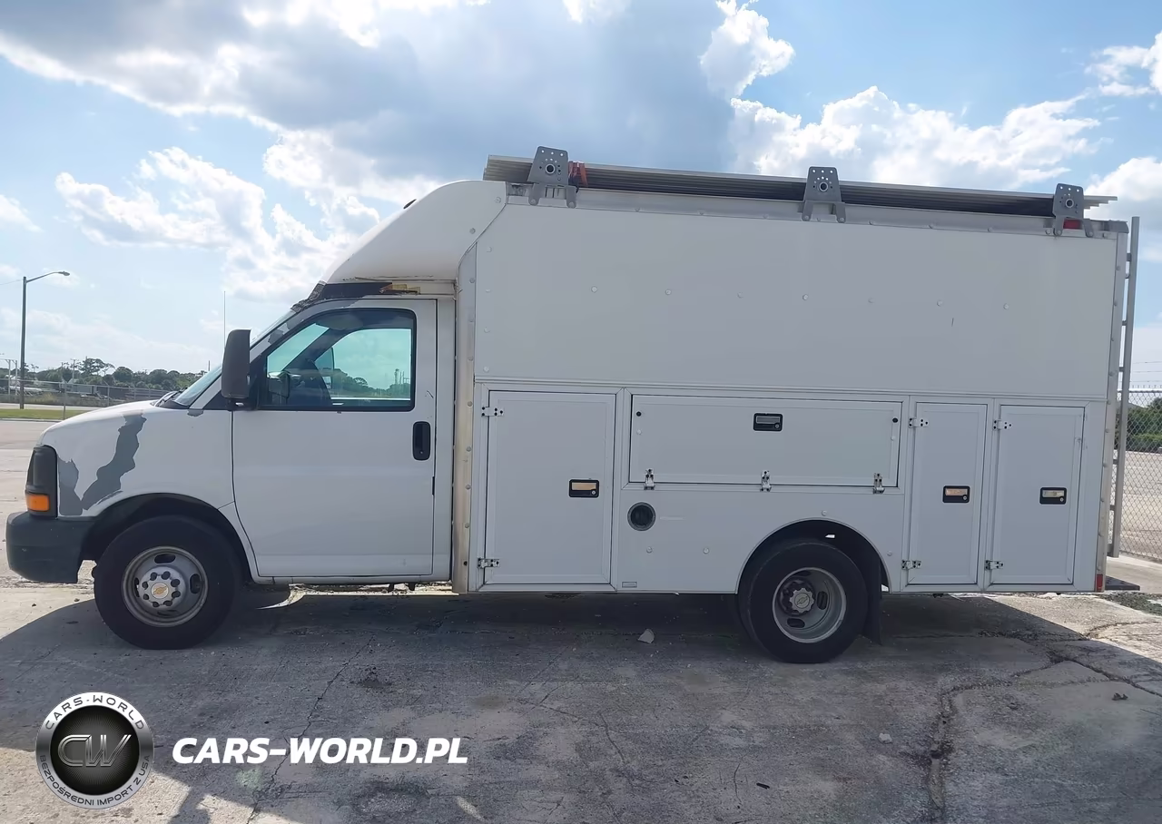 2005 Chevrolet Express Cutaway Base W-C7L-C7N VIN:1GBJG31U551154681 - 14