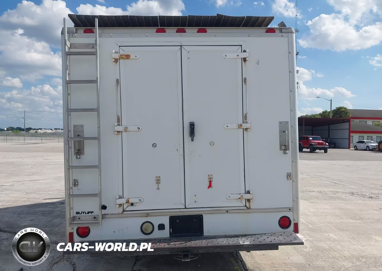 2005 Chevrolet Express Cutaway Base W-C7L-C7N VIN:1GBJG31U551154681 - 15