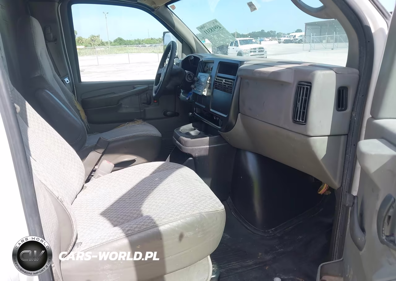 2005 Chevrolet Express Cutaway Base W-C7L-C7N VIN:1GBJG31U551154681 - 7