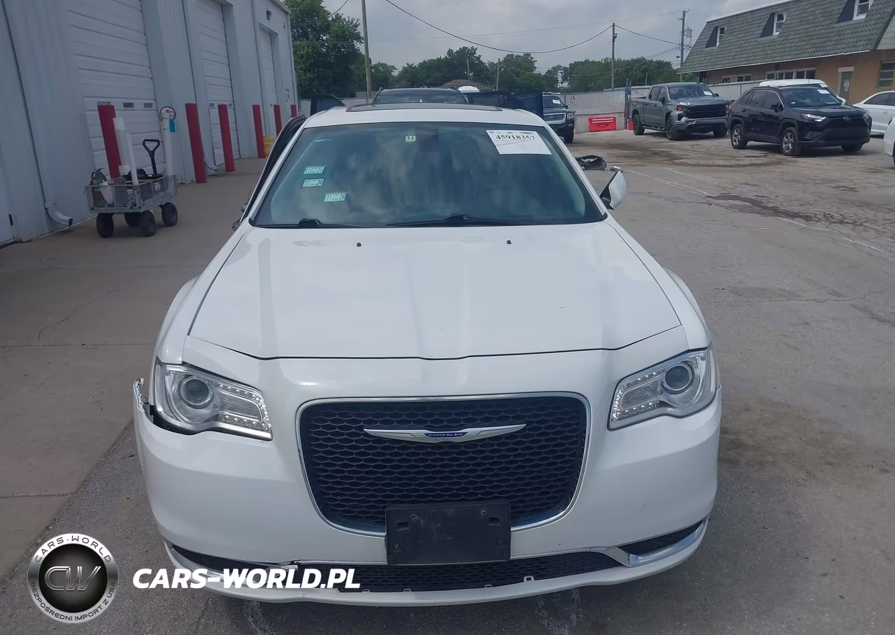 2019 Chrysler 300 Touring VIN:2C3CCARG5KH591097 - 12