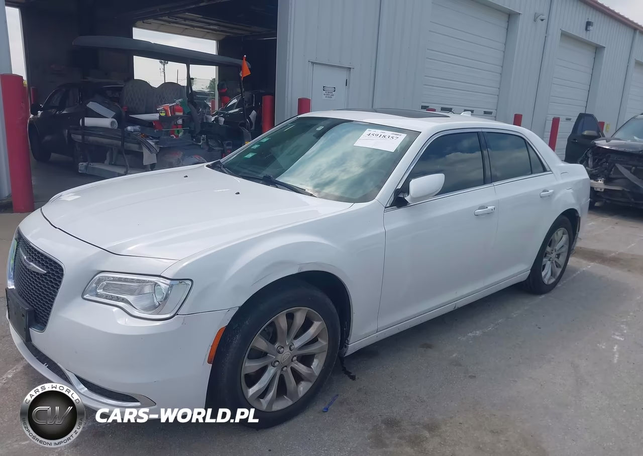 2019 Chrysler 300 Touring VIN:2C3CCARG5KH591097 - 2