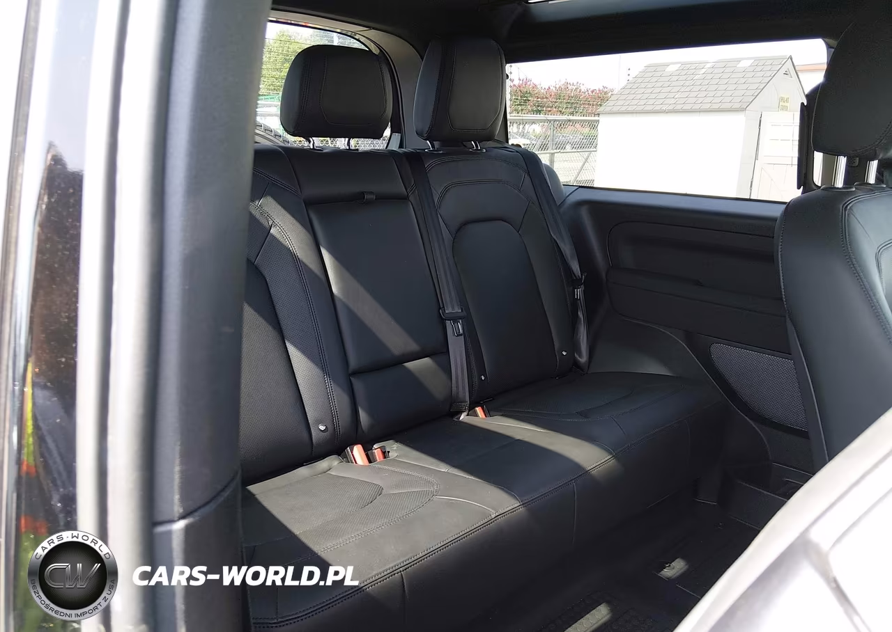 2023 Land Rover Defender 90 S VIN:SALEJ6EX5P2217188 - 8