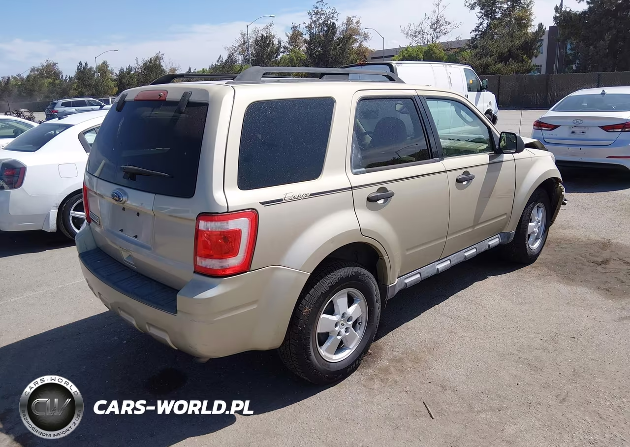 2010 Ford Escape Xlt VIN:1FMCU9D75AKC77323 - 4