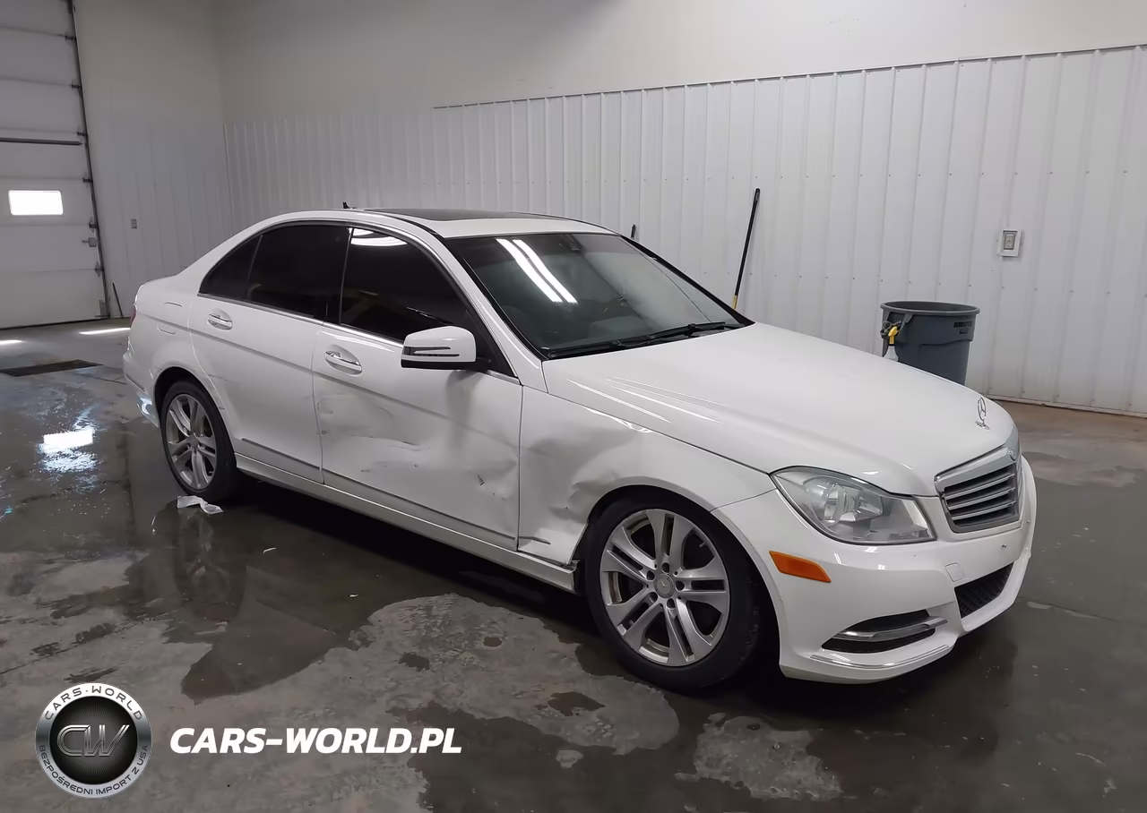 2013 Mercedes-Benz C 300 Luxury 4Matic