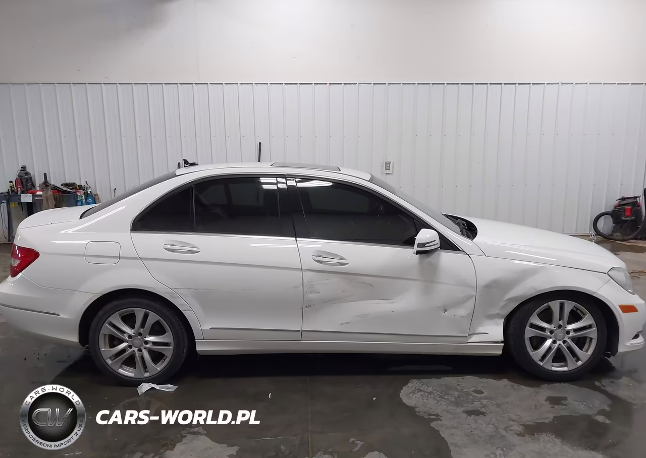 2013 Mercedes-Benz C 300 Luxury 4Matic VIN:WDDGF8AB1DR259406 - 13