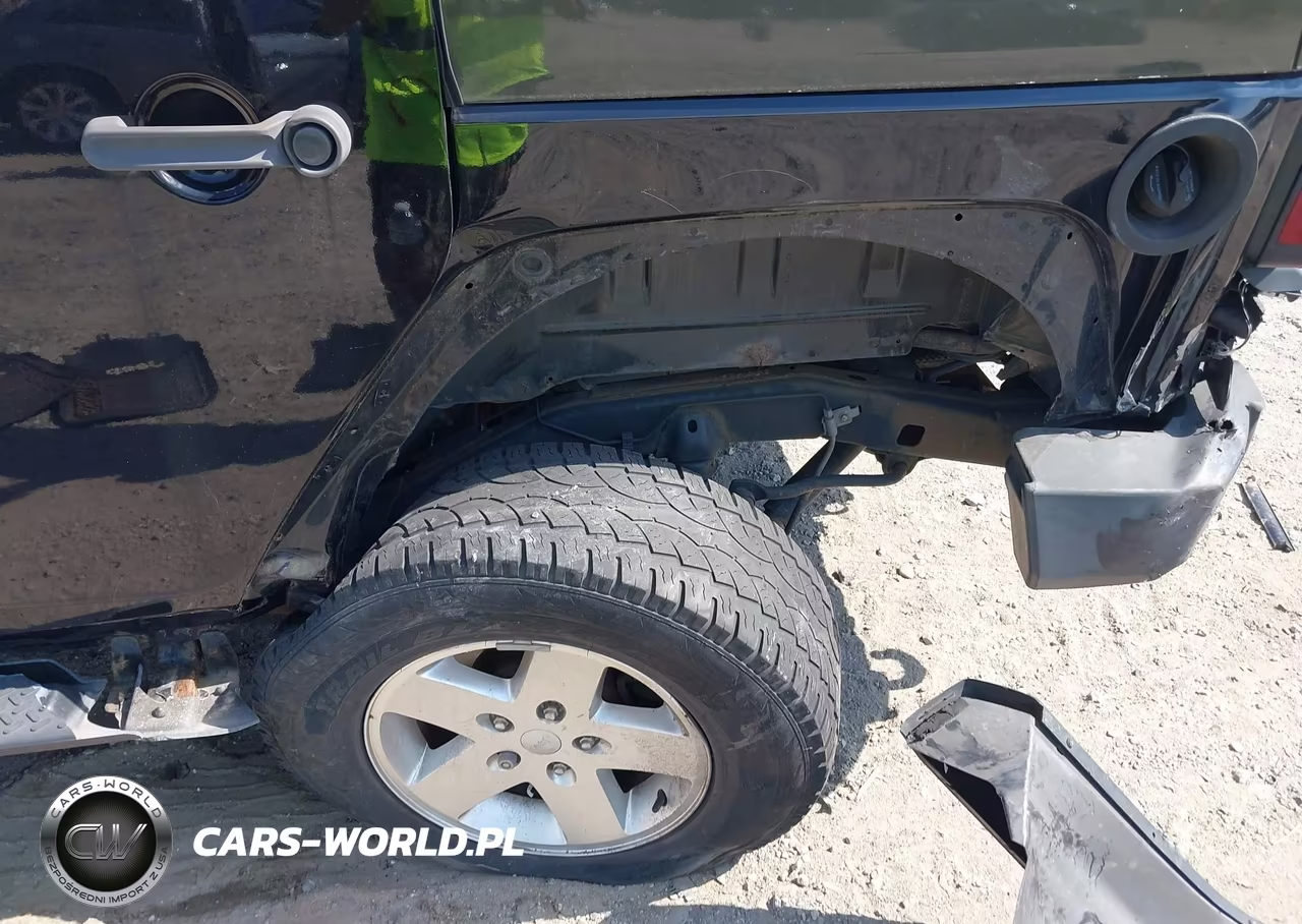 2012 Jeep Wrangler Unlimited Sport VIN:1C4BJWDG5CL266648 - 6