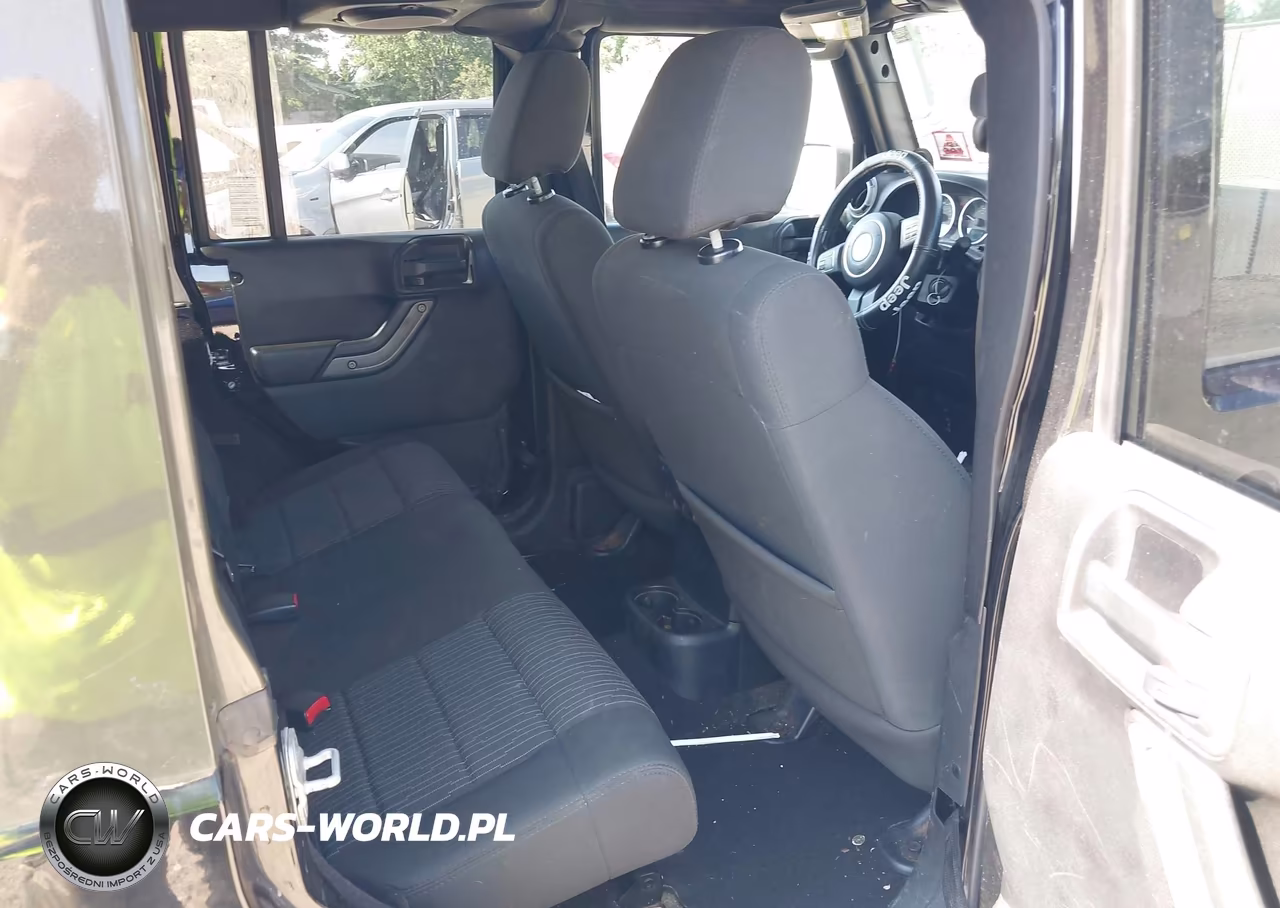 2012 Jeep Wrangler Unlimited Sport VIN:1C4BJWDG5CL266648 - 8