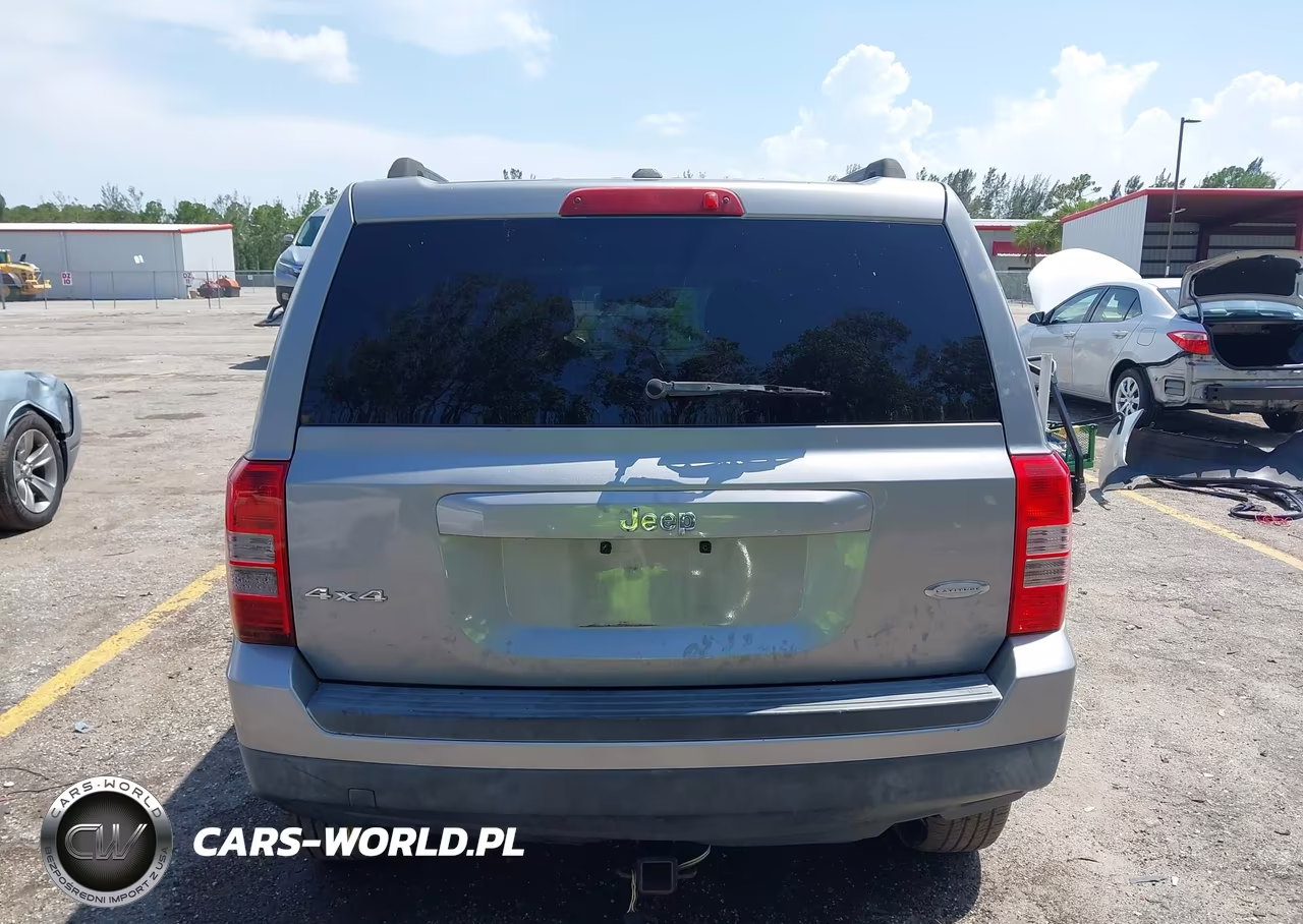2016 Jeep Patriot Latitude VIN:1C4NJRFB1GD613893 - 16