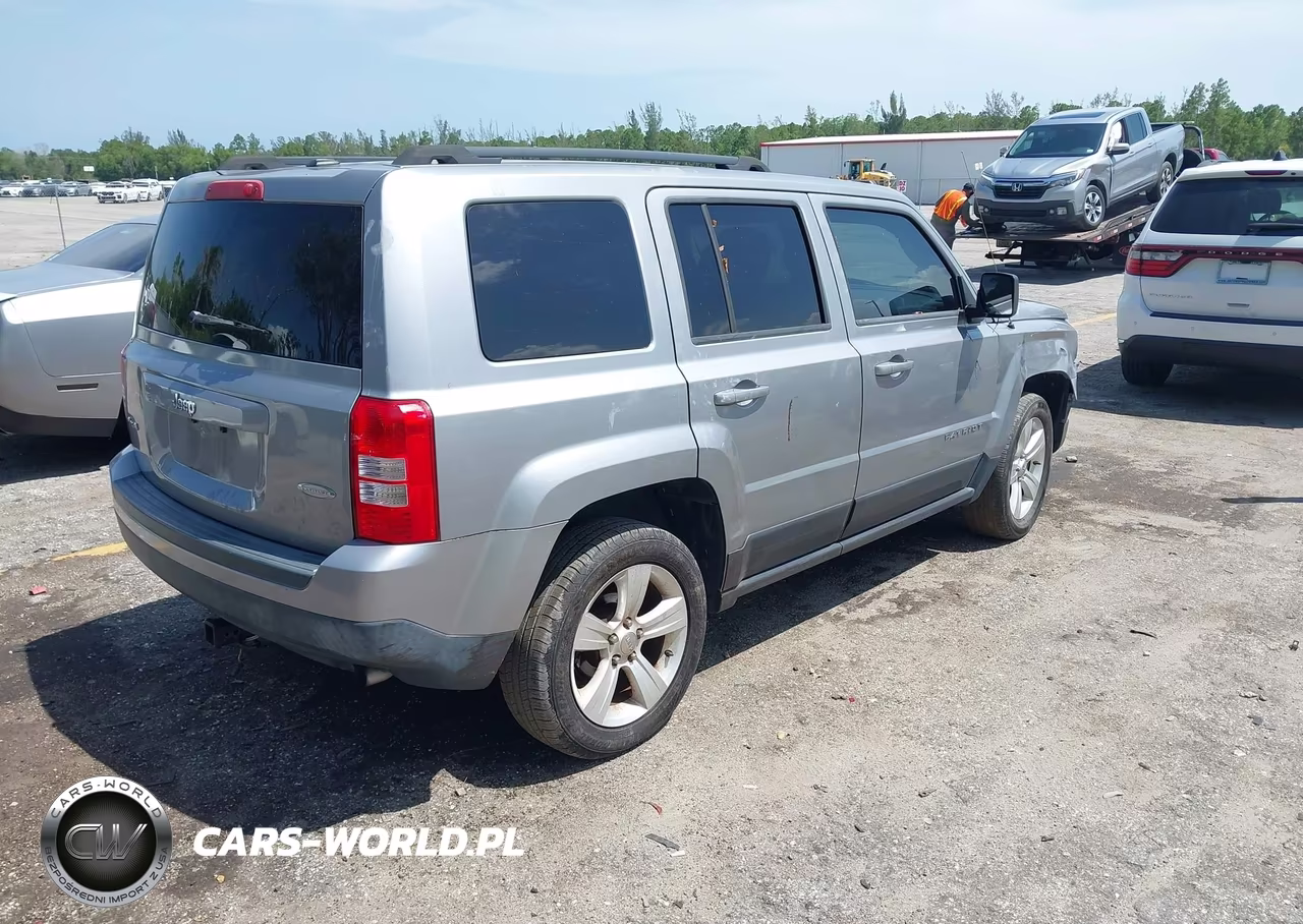 2016 Jeep Patriot Latitude VIN:1C4NJRFB1GD613893 - 4